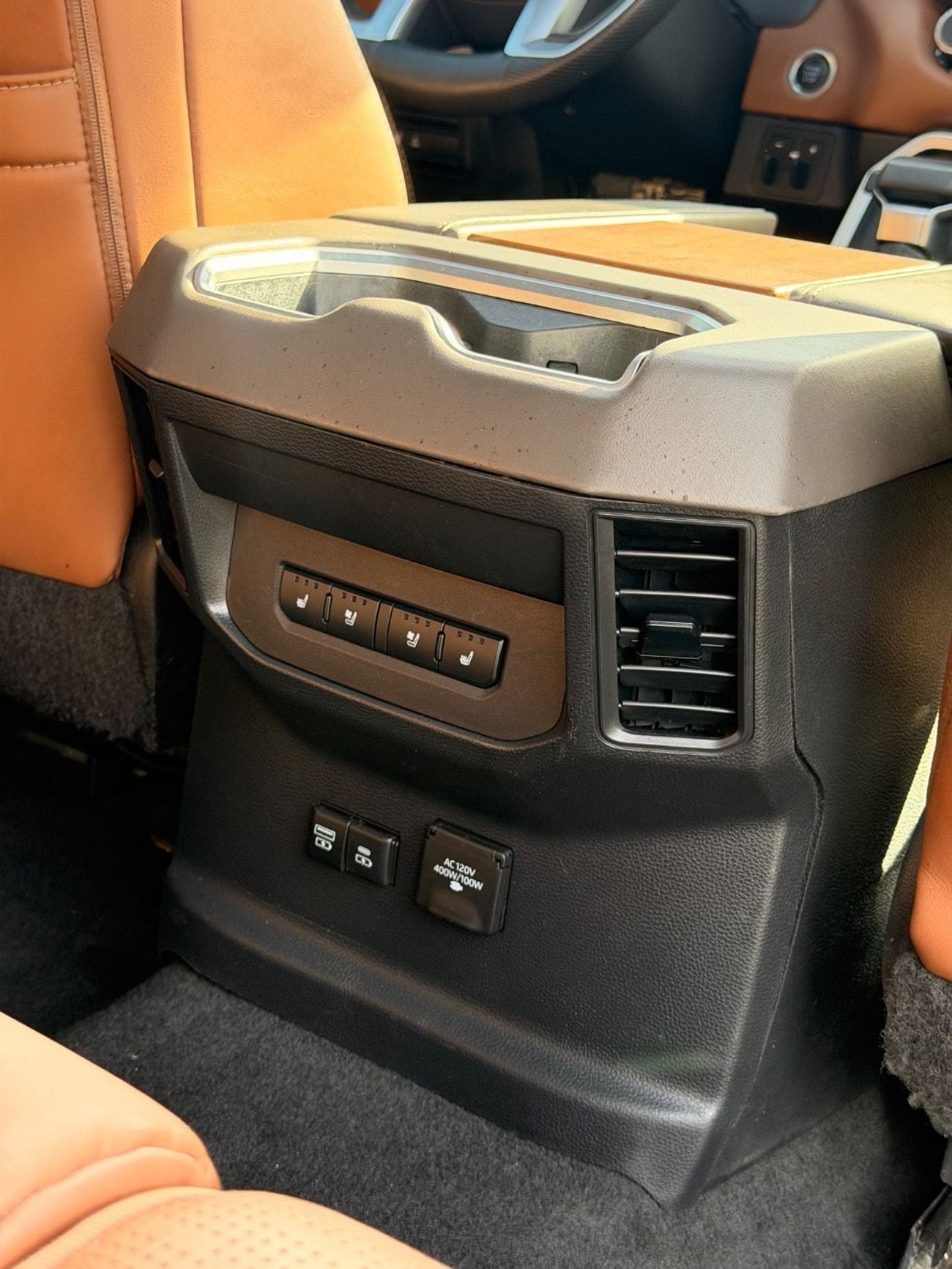 Toyota Tundra Platinum 1794 Edition 3.4L / panoramic, 360 camera, full option