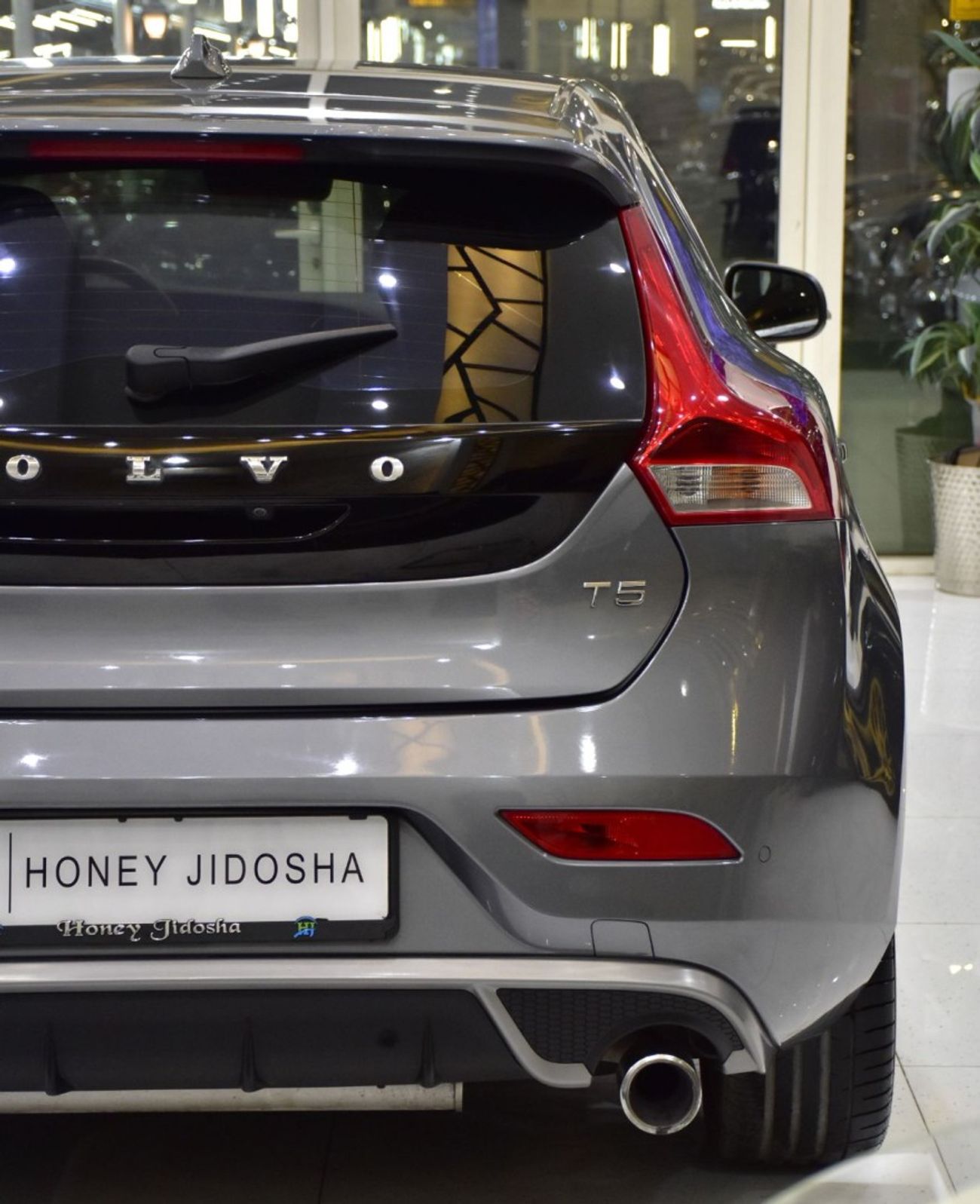 فولفو V40 EXCELLENT DEAL for our Volvo V40 T5 ( 2016 Model ) in Grey Color GCC Specs