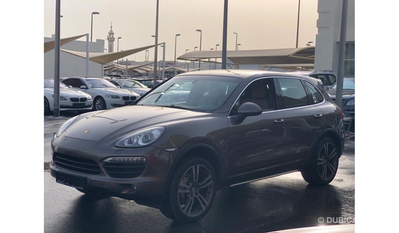 Porsche Cayenne Porsche Cayenne model 2011 GCC car prefect condition full option panoramic roof leather seats back c