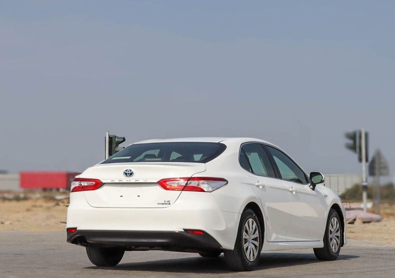 Toyota Camry LE 2.5L (176 HP) Toyota Camry 2020 GCC  Hybrid, original paint without accident, in excellent condit