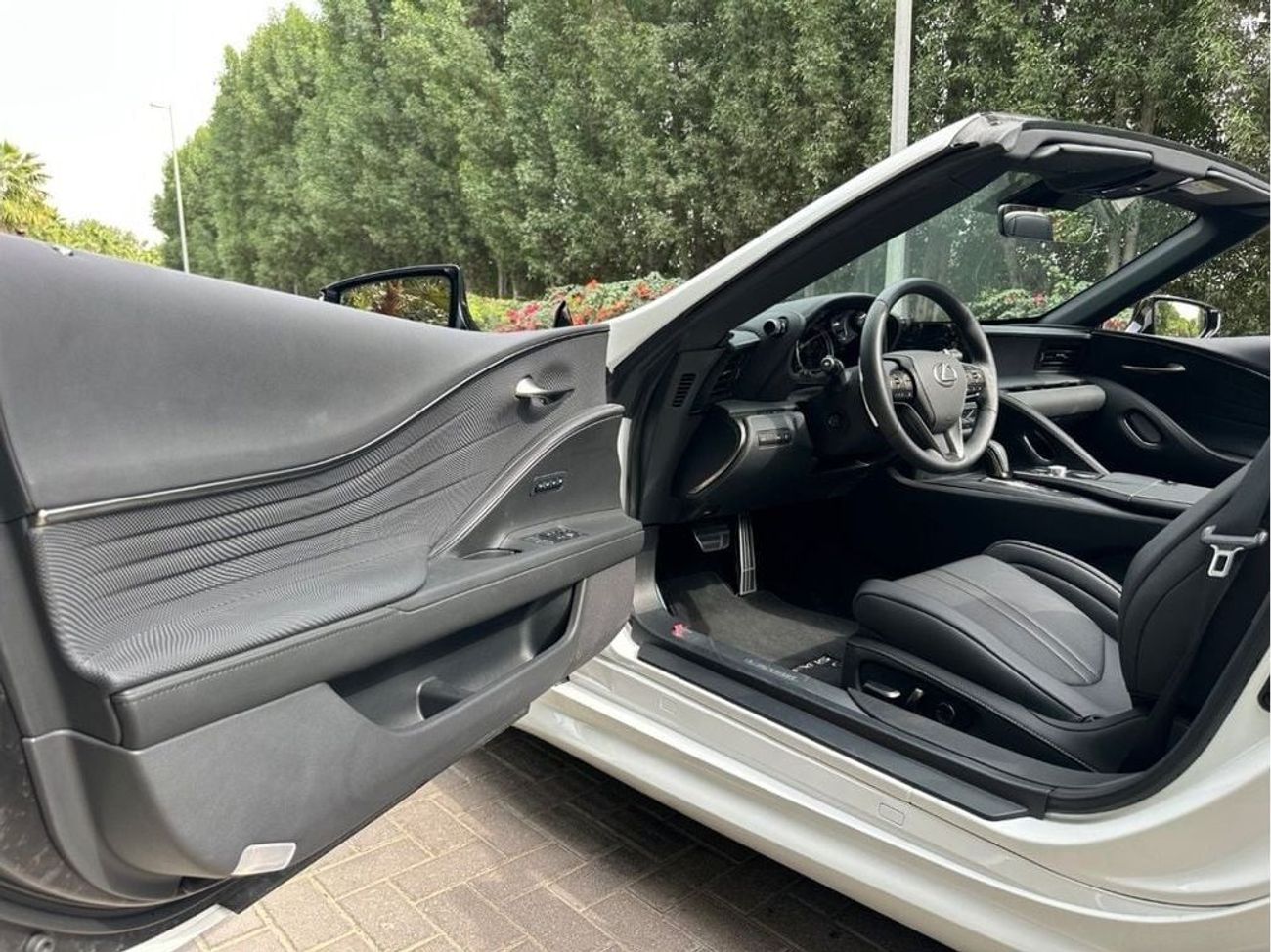 لكزس LC500 كابريوليه Titanium  5.0L Lexus LC500 Convertible Titanium 5.0L Titanium 5.0L | 2024 | Zero Km | V8 471 HP | Wa