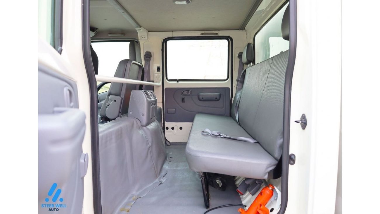 هينو 300 614 / Dual Cab 4.0L RWD / Diesel M/T with Rear AC / Like New Condition / GCC Specs