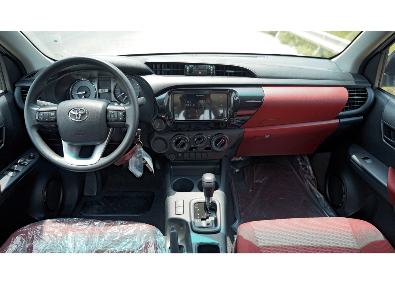 Toyota Hilux ECT0137 - Toyota Hilux Double Cab Pick Up - 2.7L Petrol Auto 2wd - White with Red Interior