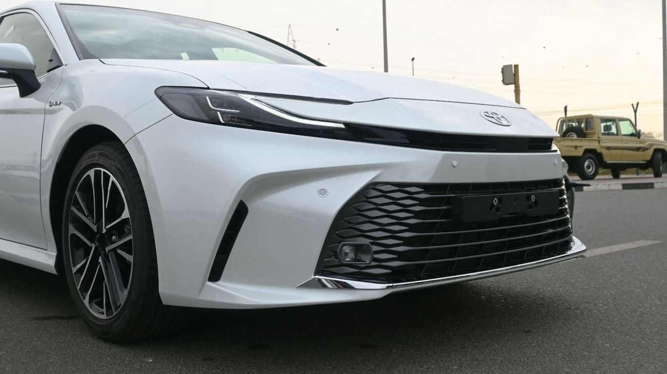 Toyota Camry GLE 2.5L Toyota Camry Hybrid GLE