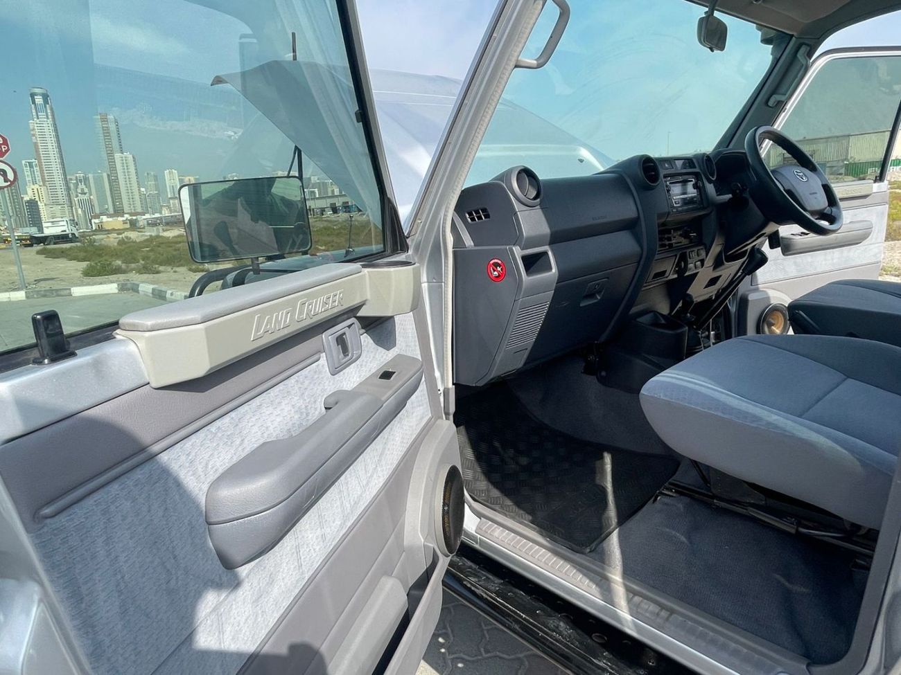 تويوتا لاند كروزر بيك آب RIGHT HAND VEHICLE ONLY FOR EXPORT 4.5 LITER