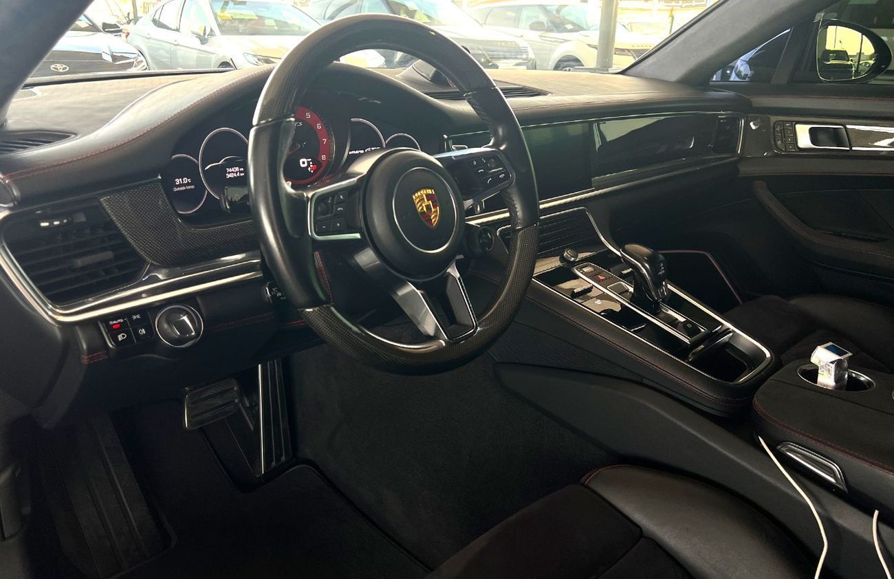 Porsche Panamera GTS 4.0L (475 HP) GTS 2020 American Specification