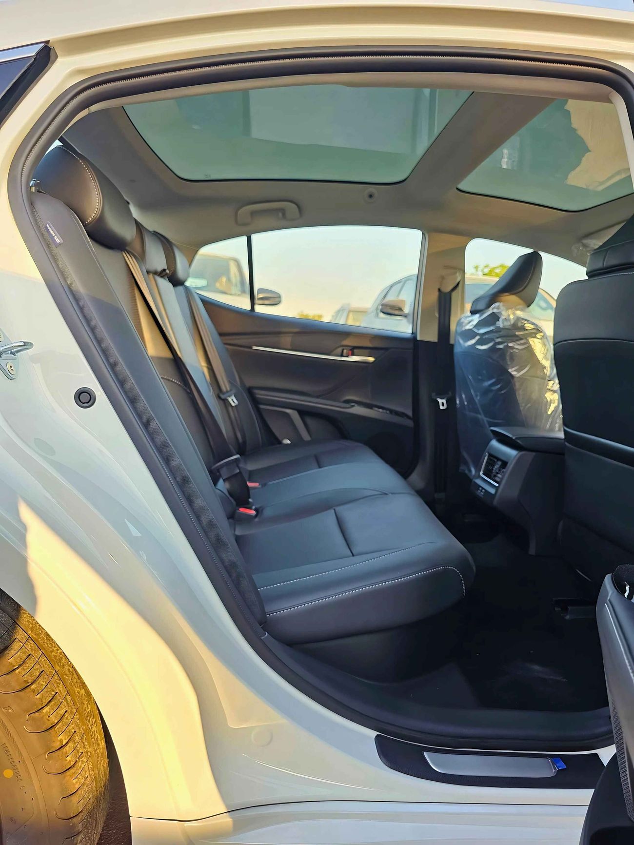 Toyota Camry G PREMIUM / 2.5L HYBRID / HEADUP DISPLAY / PANORAMAIC ROOF / CHINESS SPECS (CODE # HYBRID)