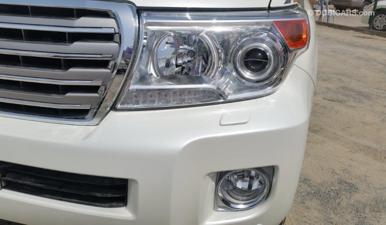 Toyota Land Cruiser VXR 5.7L Mid Option