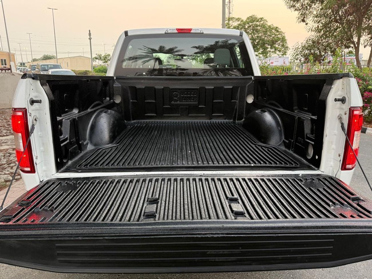 Ford F-150 XL FX4 Platinum 5.0L FX4  5.0L FORD F150 2019 GCC V8 FX4 IN GOOD CONDITION