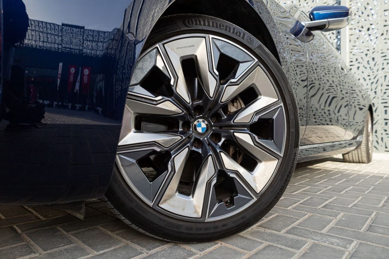 BMW 740i LUXURY PURE EXCELLENCE 2023 BMW 740i GCC | Agency Warranty