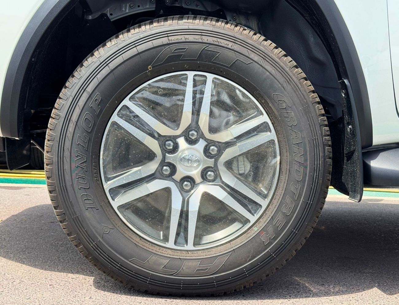 تويوتا فورتونر BASIC /  2.7L / ALLOY RIMS / MANUAL A/C / 4WD / CODE # BASIC