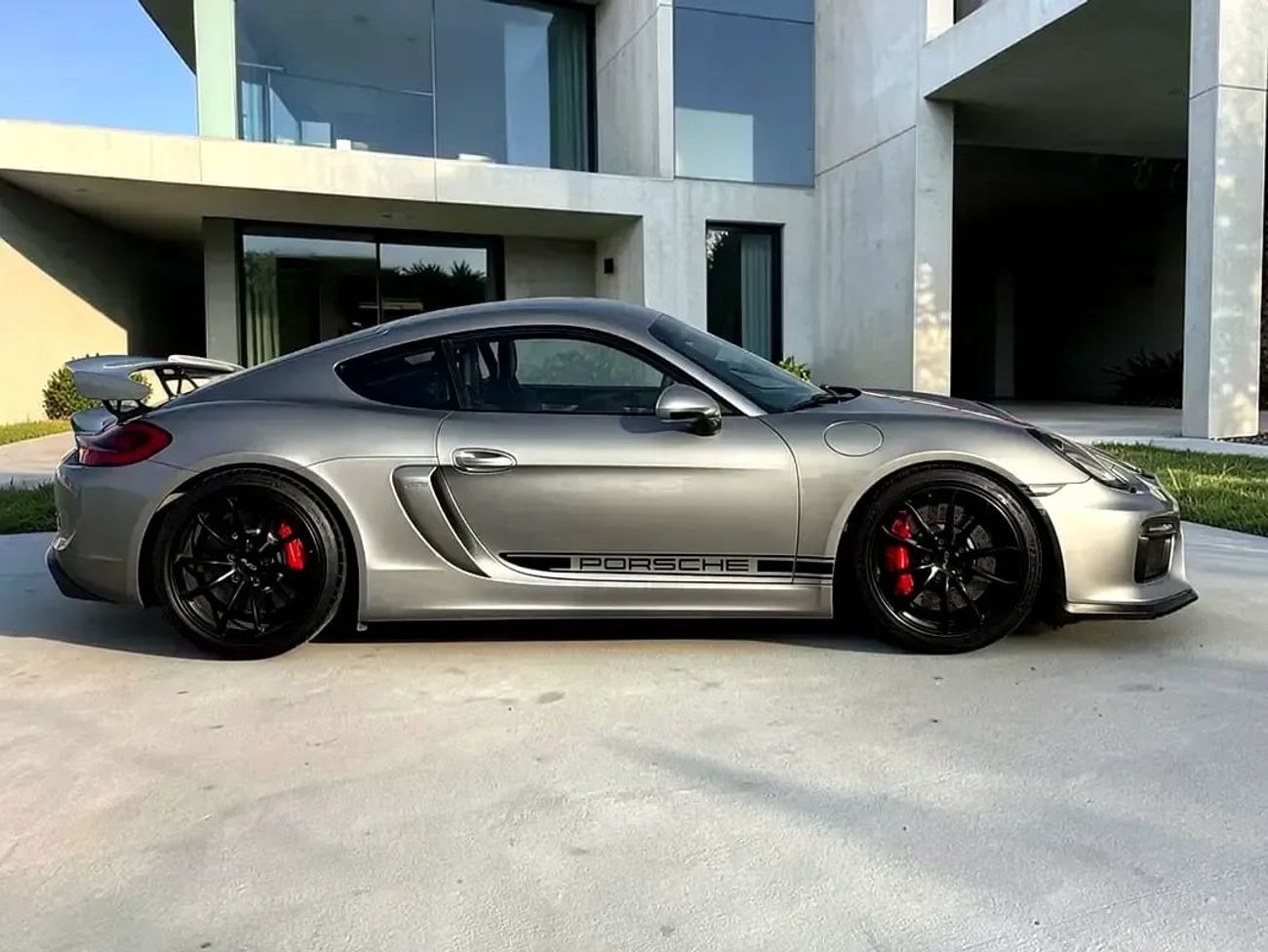 بورش كايمان !! EID SALE !! 1 YEAR FREE WARRANTY !!  PORSCHE CAYMAN GT4 | 3.8L F6 RWD | 2016 | GCC SPECS