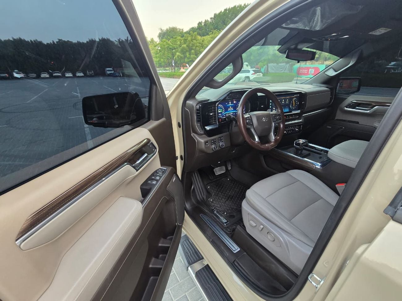 Chevrolet Silverado 1500 CREW CAB 2LT TRAILBOSS 2023 Chevrolet Silverado LT Trail Boss GCC Specs | Orginal paint | Perfect condition | Single owner