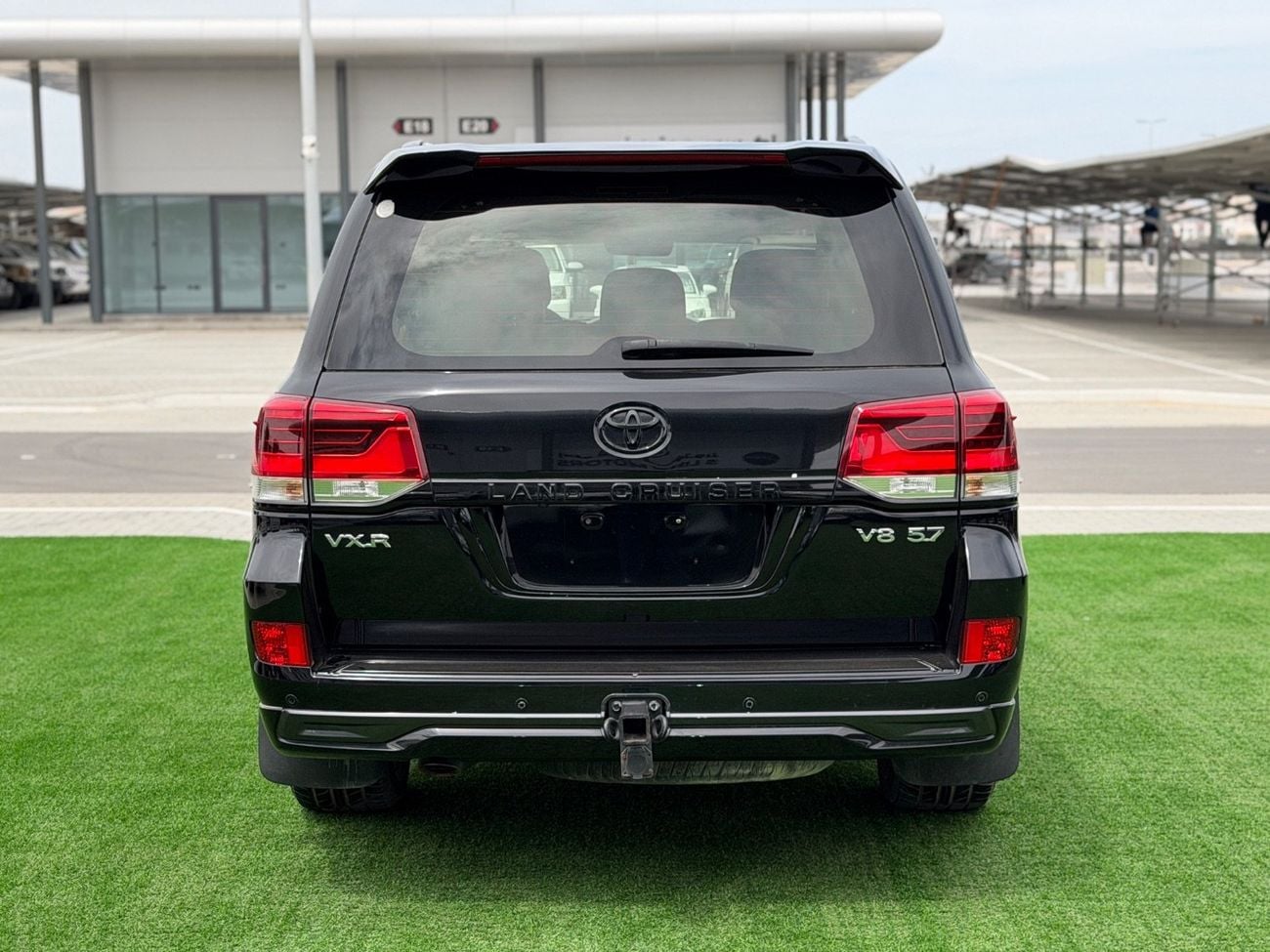 تويوتا لاند كروزر VXR+ 5.7L