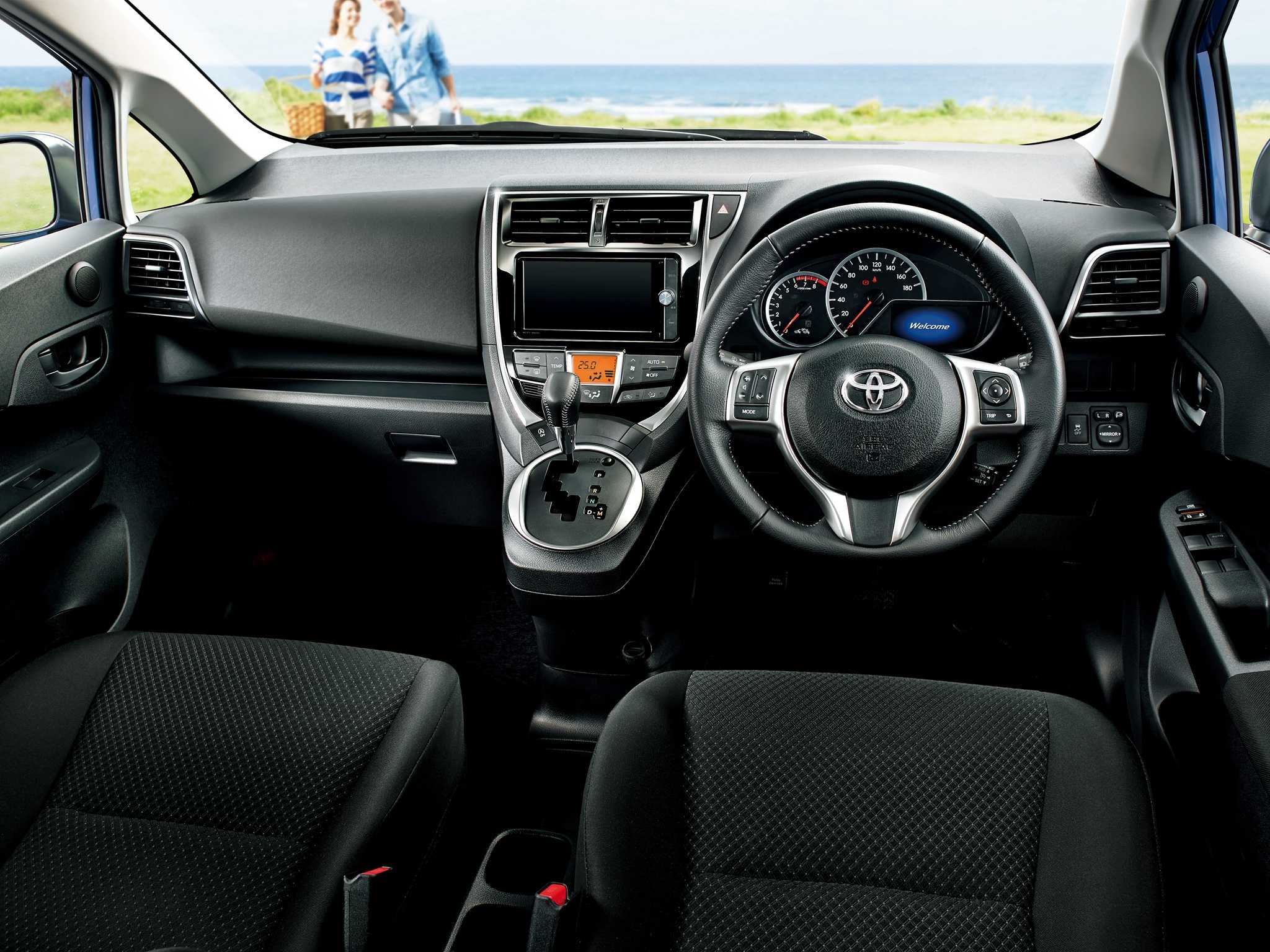 Toyota Ractis interior - Cockpit