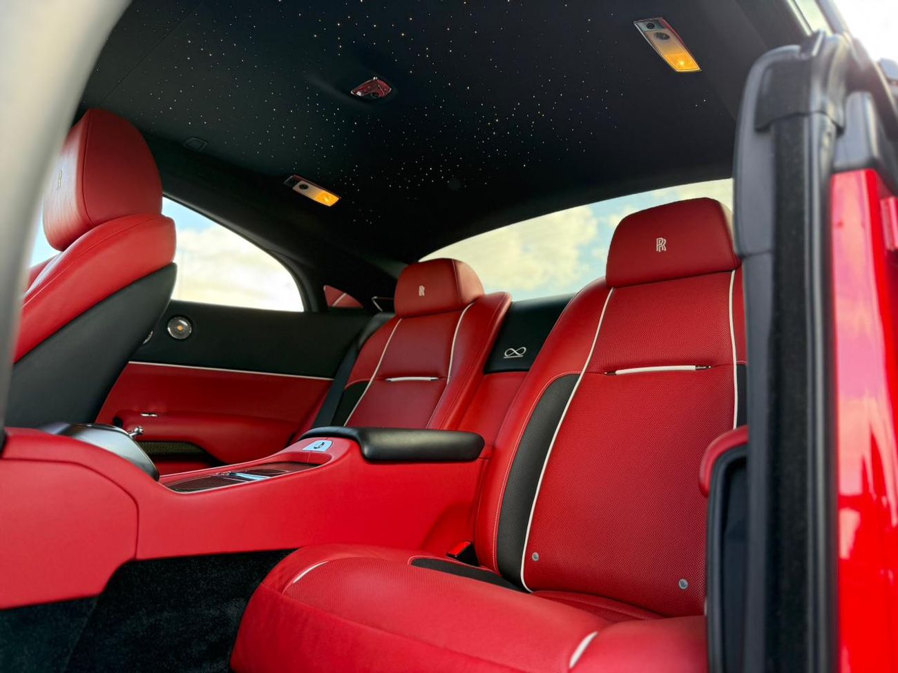 Rolls-Royce Wraith 2017 ROLLS ROYCE WRAITH BLACK BADGE GCC SPECS