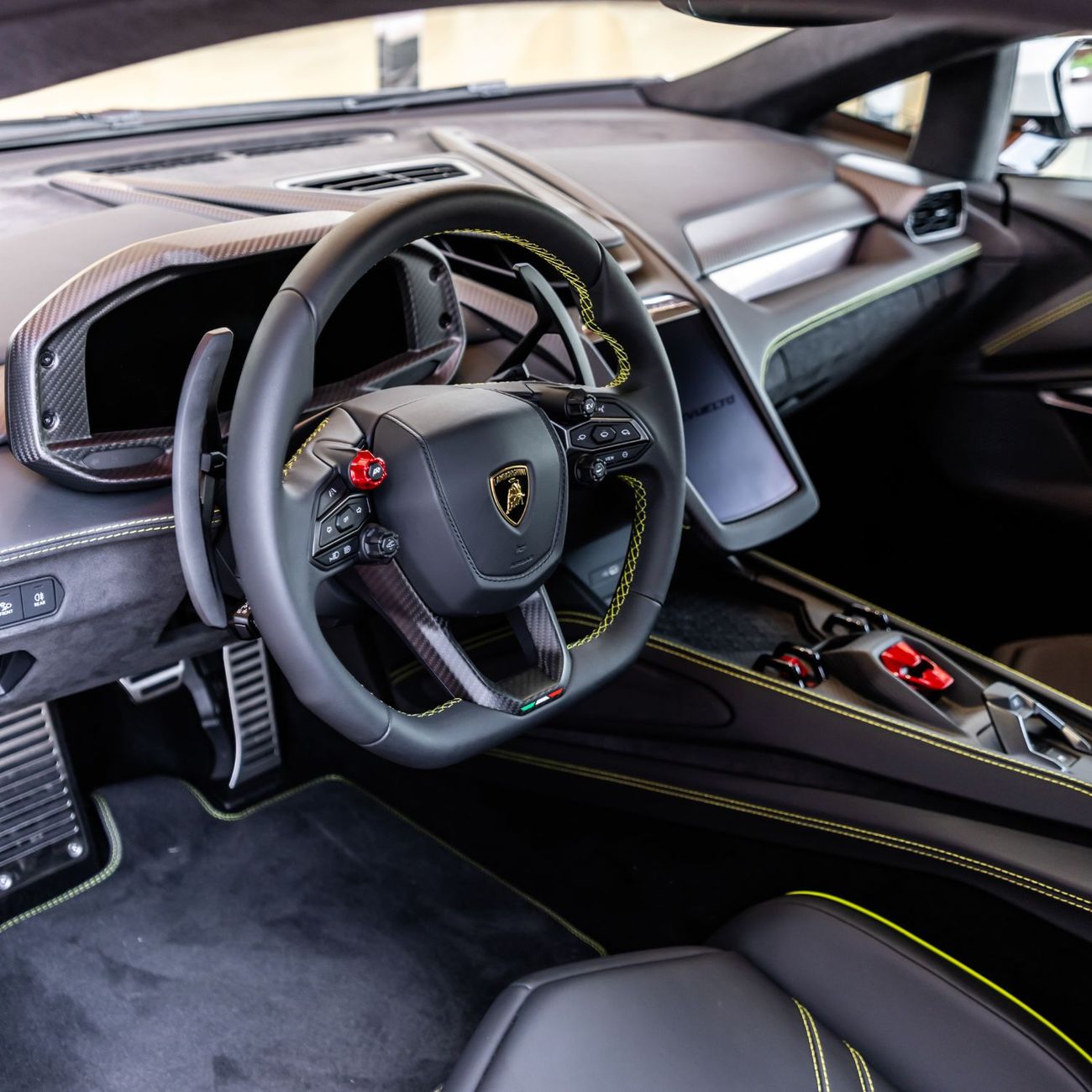 لامبورغيني ريفويلتو 2024 LAMBORGHINI REVUELTO BRAND NEW ( FREE SERVICE CONTRACT )