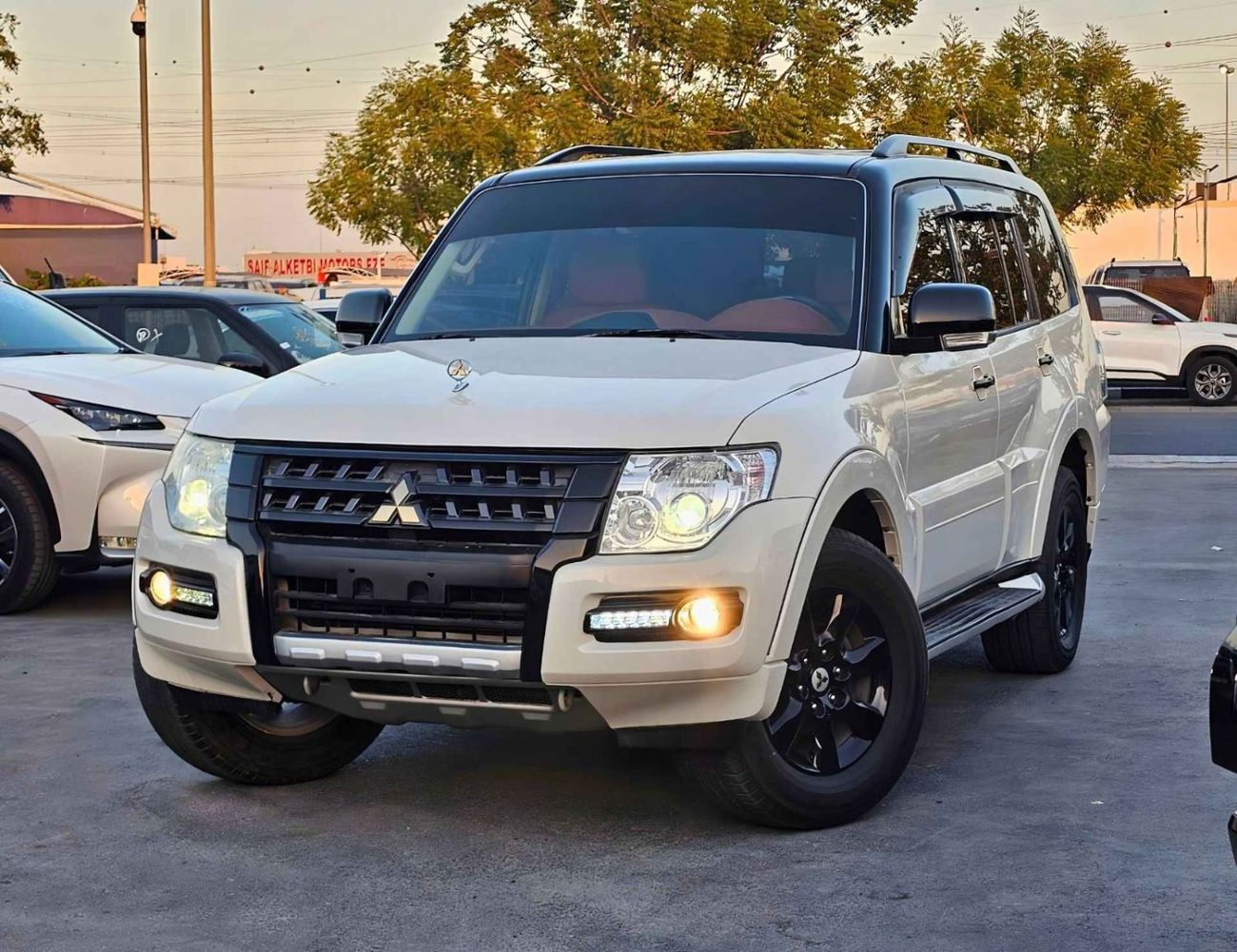 ميتسوبيشي باجيرو SIGNATURE EDITION / SUNROOF / LEATHER SEATS / BLACK EDITION RIMS