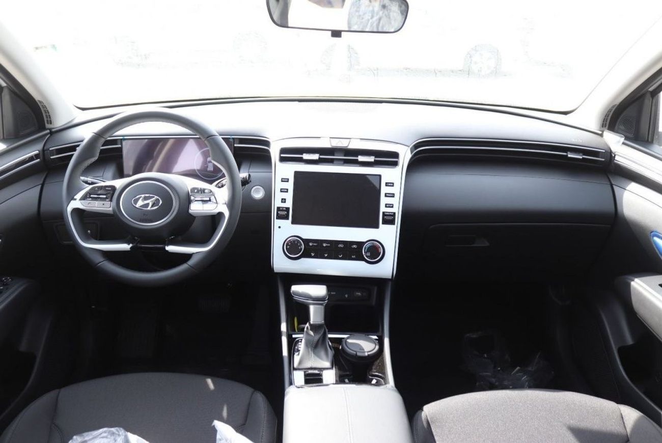 هيونداي توسون 2.0L Panoramic / Push Start /2 Electric seat / Wireless charges / monitor  2023 Full Option