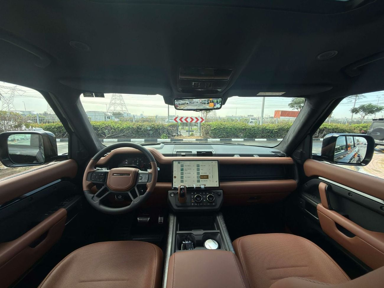 لاند روفر ديفندر GCC SPEC UNDER WARRANTY AND SERVICE