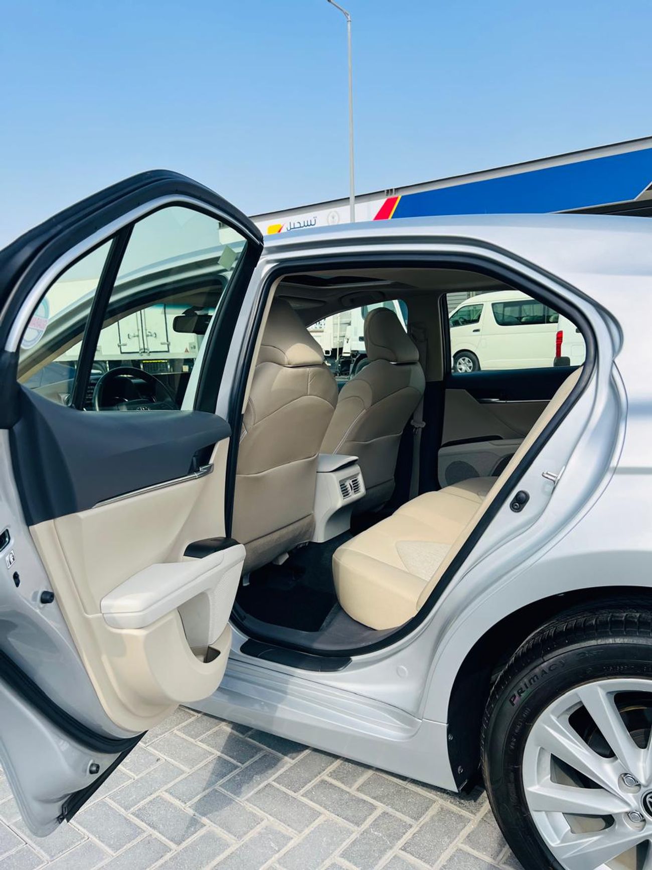 Toyota Camry SE 2.5L (181 HP)