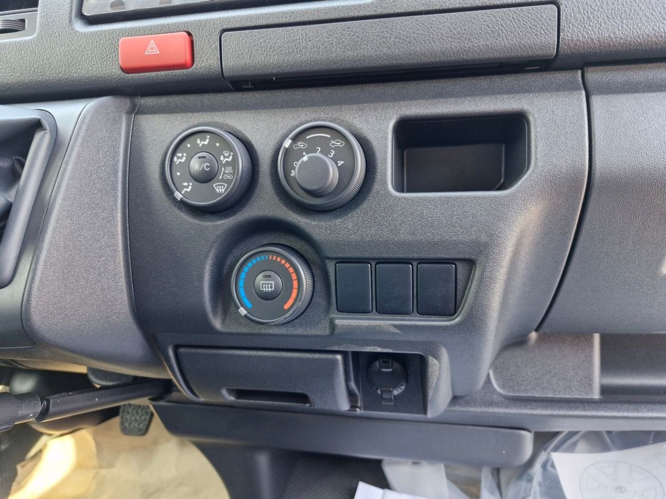 تويوتا هاياس 2025 Toyota Hiace STD Roof M/T 2.7L Petrol PANEL VAN Brand New 0Km