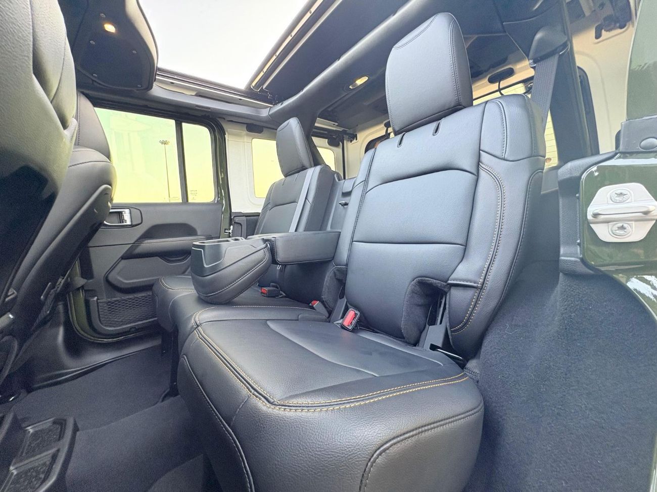 جيب رانجلر Unlimited Sahara 2.0L A/T