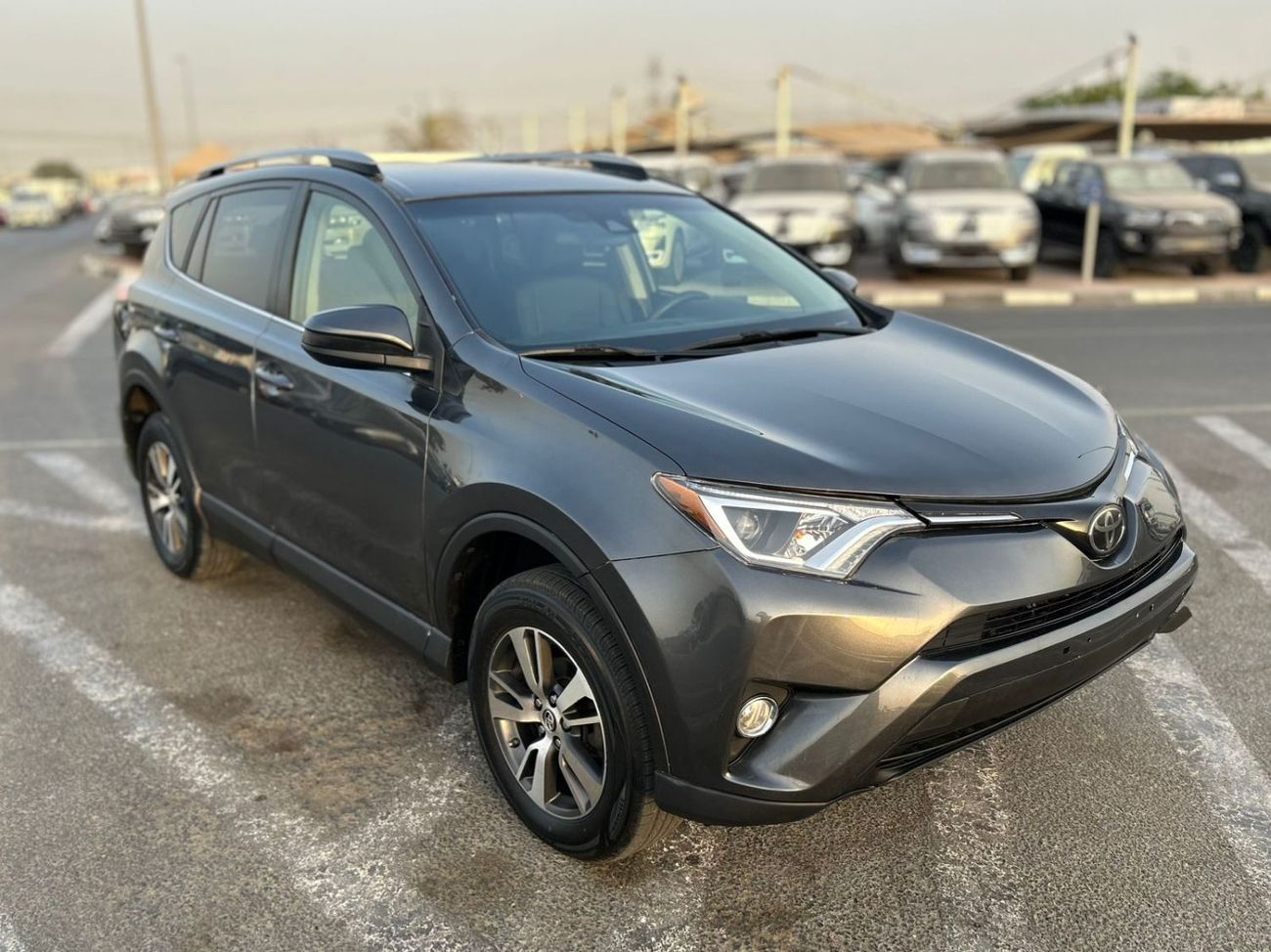 Toyota RAV4 2018 Toyota Rav4 LE 2.5L V4 Mid Option - 4x4 AWD - Leather Seats - Rims -