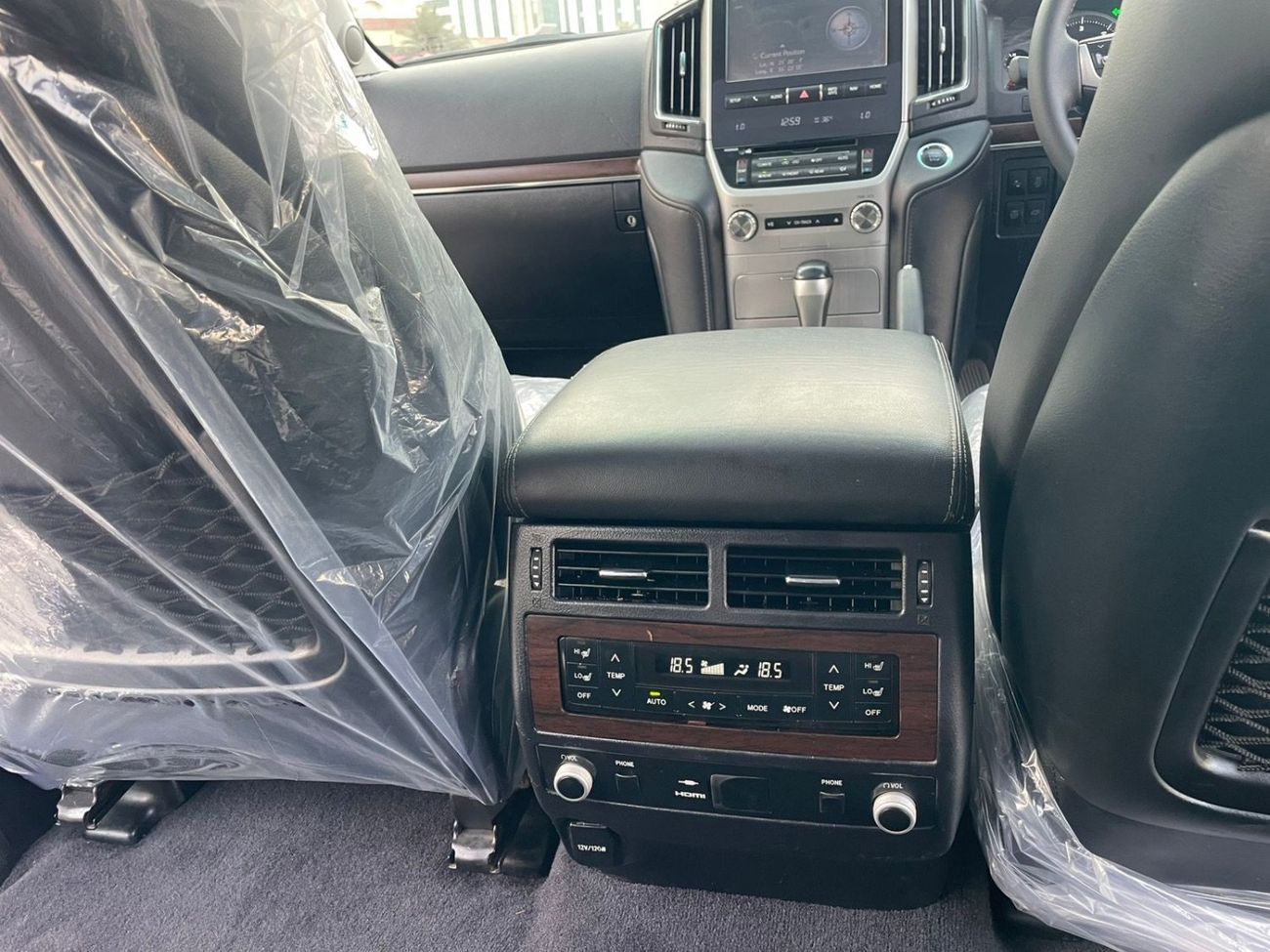 تويوتا لاند كروزر VXR Sahara 2021 Model RHD DIESEL ENGINE FULL OPTION