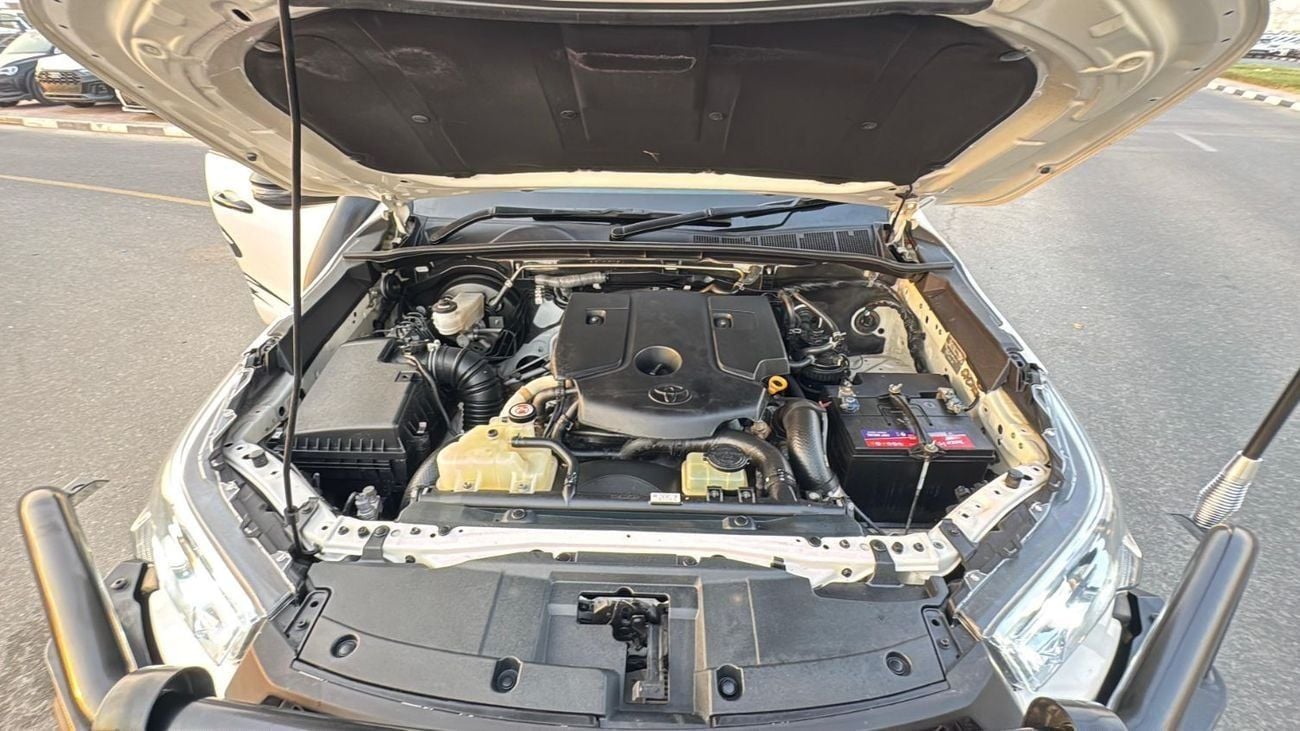 تويوتا هيلوكس -