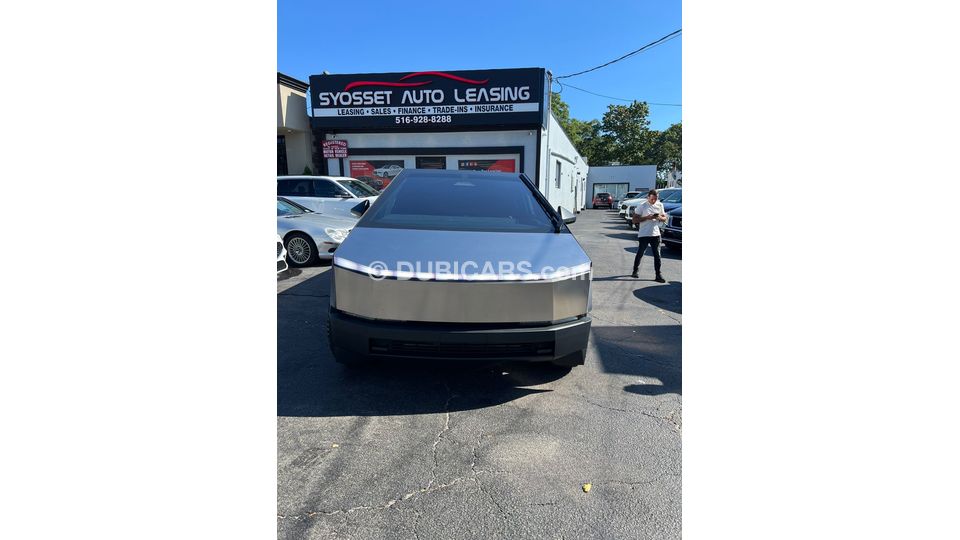 Used Tesla Cybertruck 2024 for sale in Dubai 790159