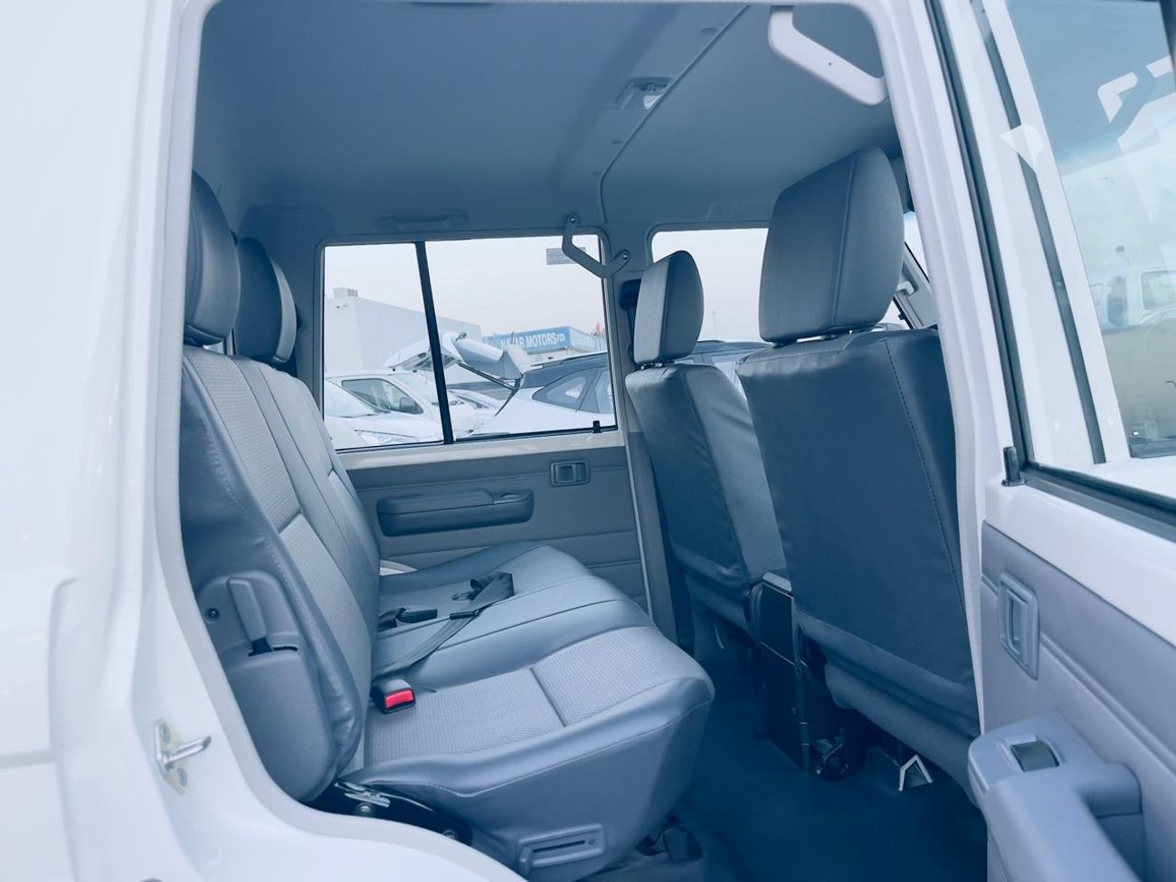 تويوتا لاند كروزر بيك آب Std 4.0L Double Cab Utility 4WD