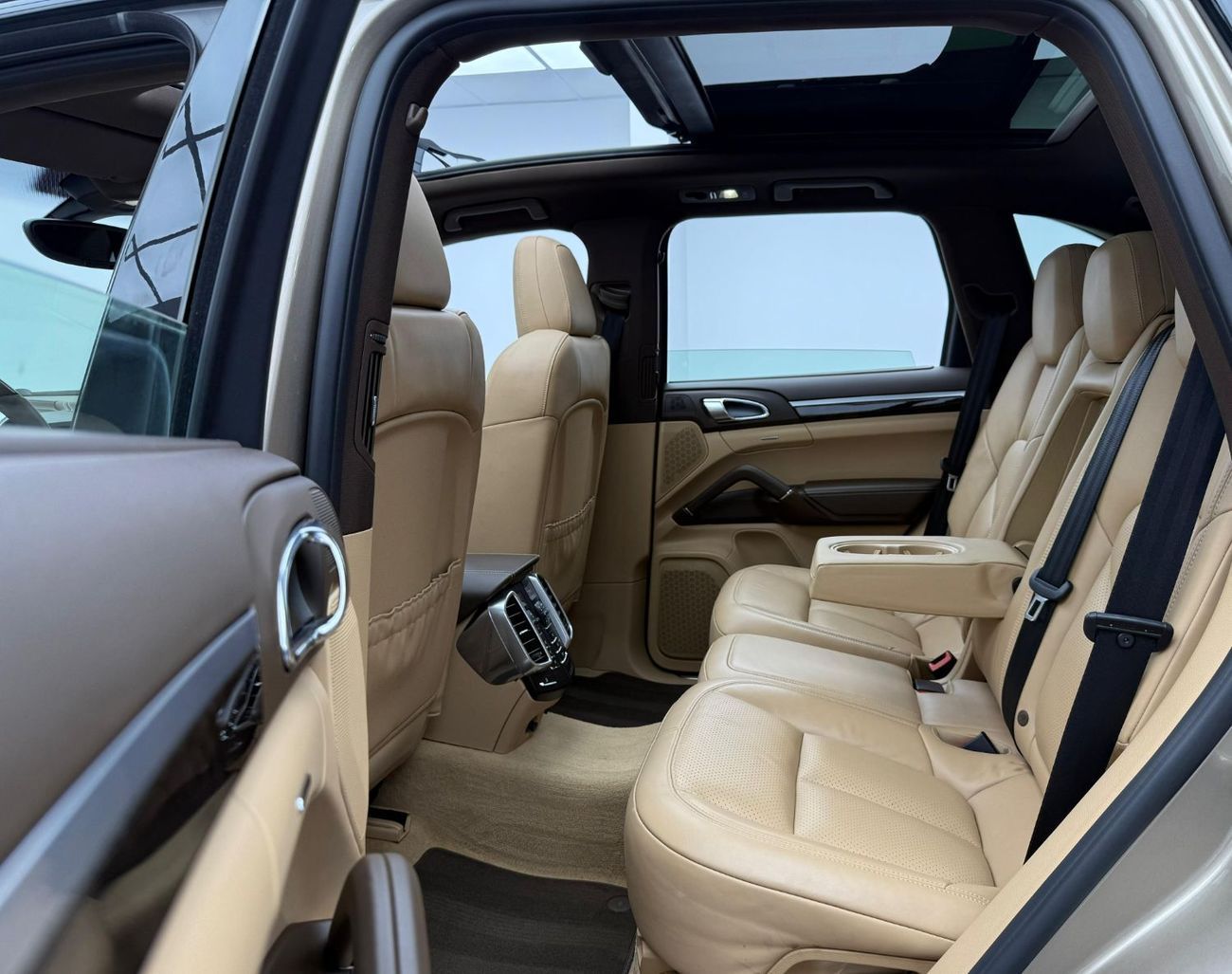 Porsche Cayenne Std 3.6L 2016 Porsche Cayenne, Full Service History, Excellent Condition, GCC