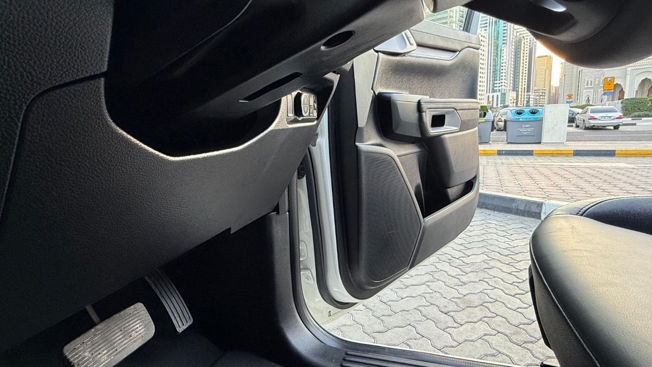 فورد ايفرست Trend 2.0 Liter Bi- Turbo Right Hand Drive