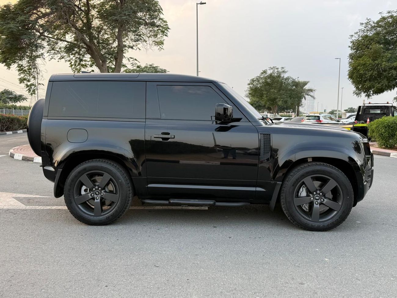 Land Rover Defender P400 90 SE 3.0L (5 Seater)