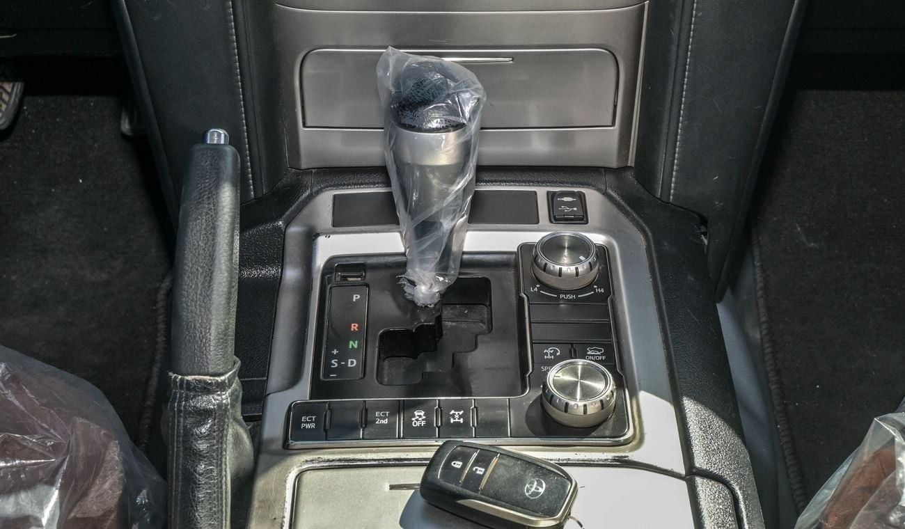 Toyota Land Cruiser GXR V8