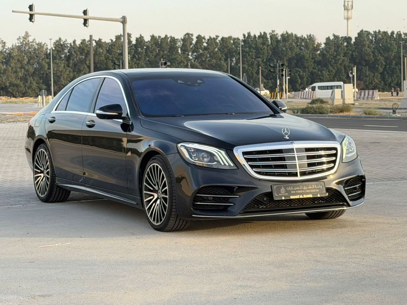 Mercedes-Benz S 560 Std 4.0L (469 HP)