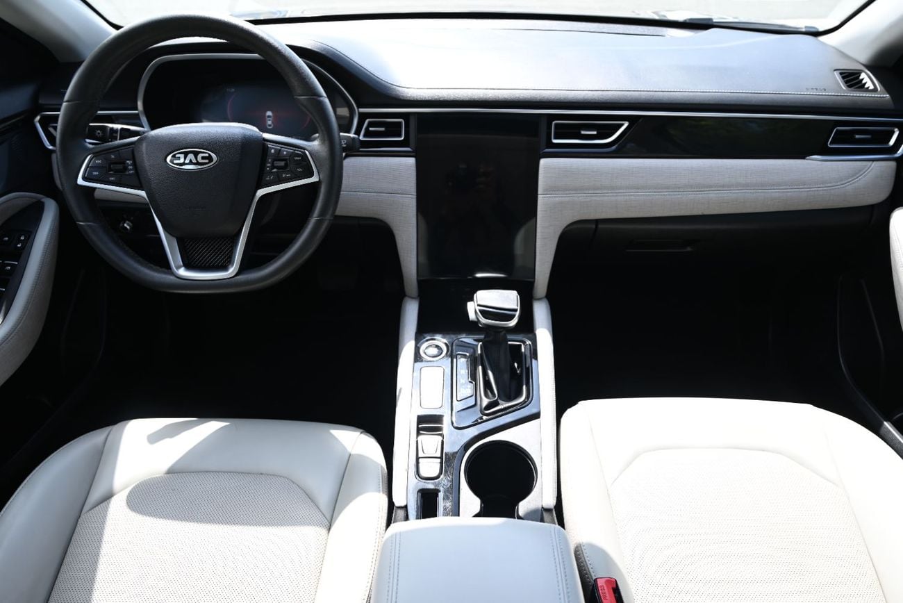 جاك J7 RAMADAN OFFER - 0% DP - JAC J7 1.5TC LUXURY 2023 - LOW MILEAGE - MINT CONDITION