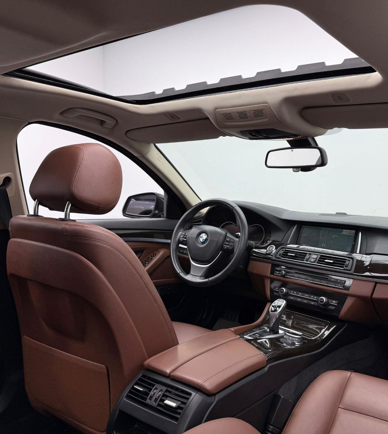 BMW 528i  2015 BMW 528i, Full Service History, Power Sunroof, Excellent Condition, GCC