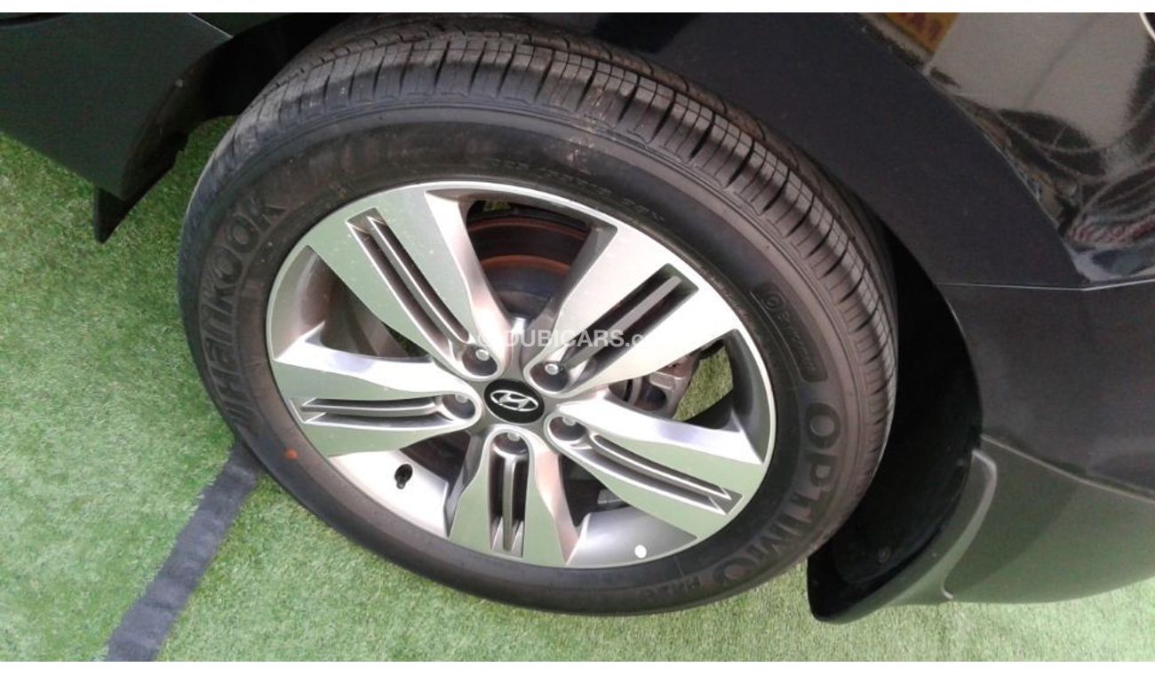 Hyundai Tucson HYUNDAI TUCSON 2015 BLACK NO PIANT NO ACCIDENT KHALIGE FULL OPTION NUMBER 1