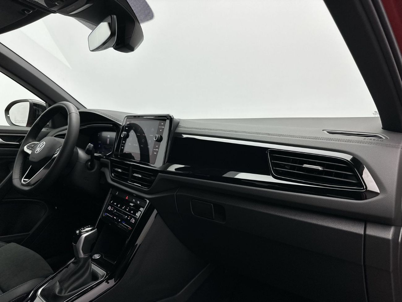 فولكس واجن T ROC STYLE with Black Style Package 1.4L | 17,100 AED SAVINGS from New Car | Upgraded Alloys & Prem