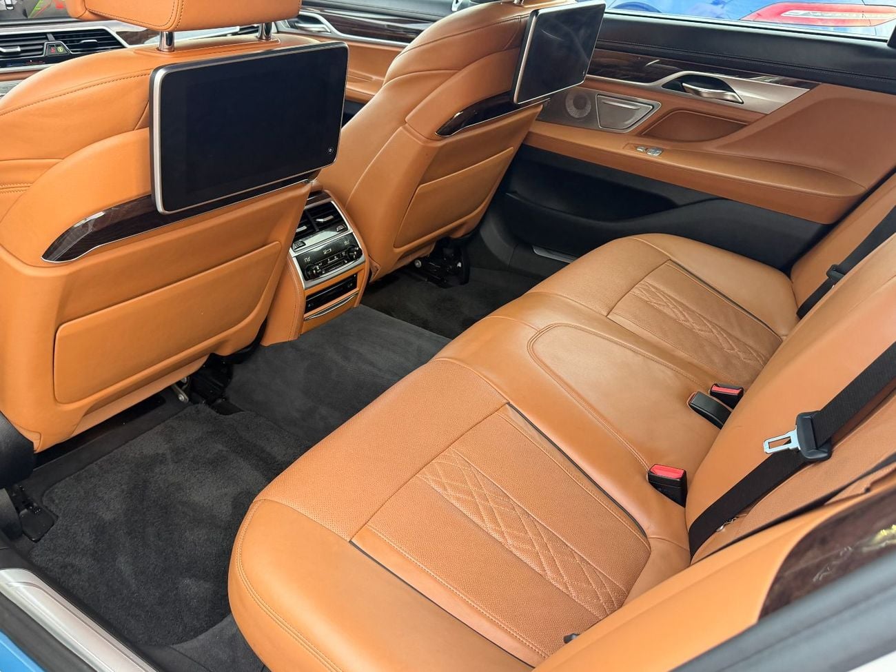 بي أم دبليو 750Li xDrive Executive 4.4L