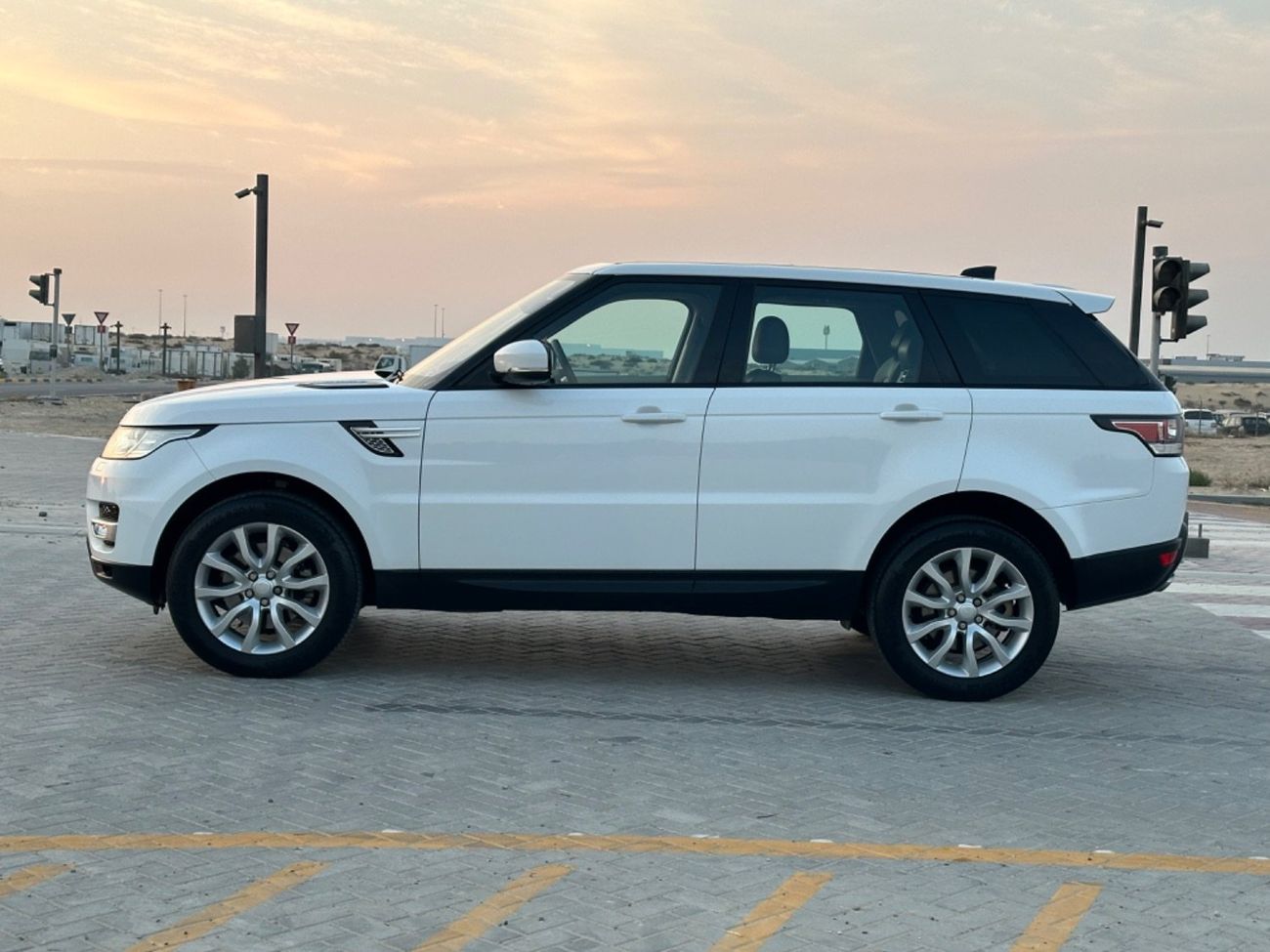 Land Rover Range Rover Sport MODEL 2017 GCC CAR PERFECT CONDITION INSIDE AND OUTSIDE FULL OPTION PANORAMIC ROOF LEATHER SEATS