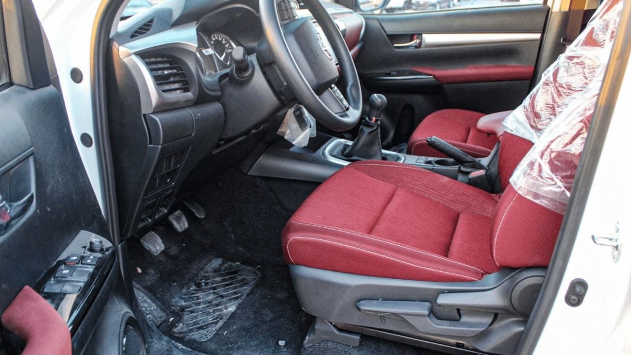 تويوتا هيلوكس HILUX 2.7L MED OPTION