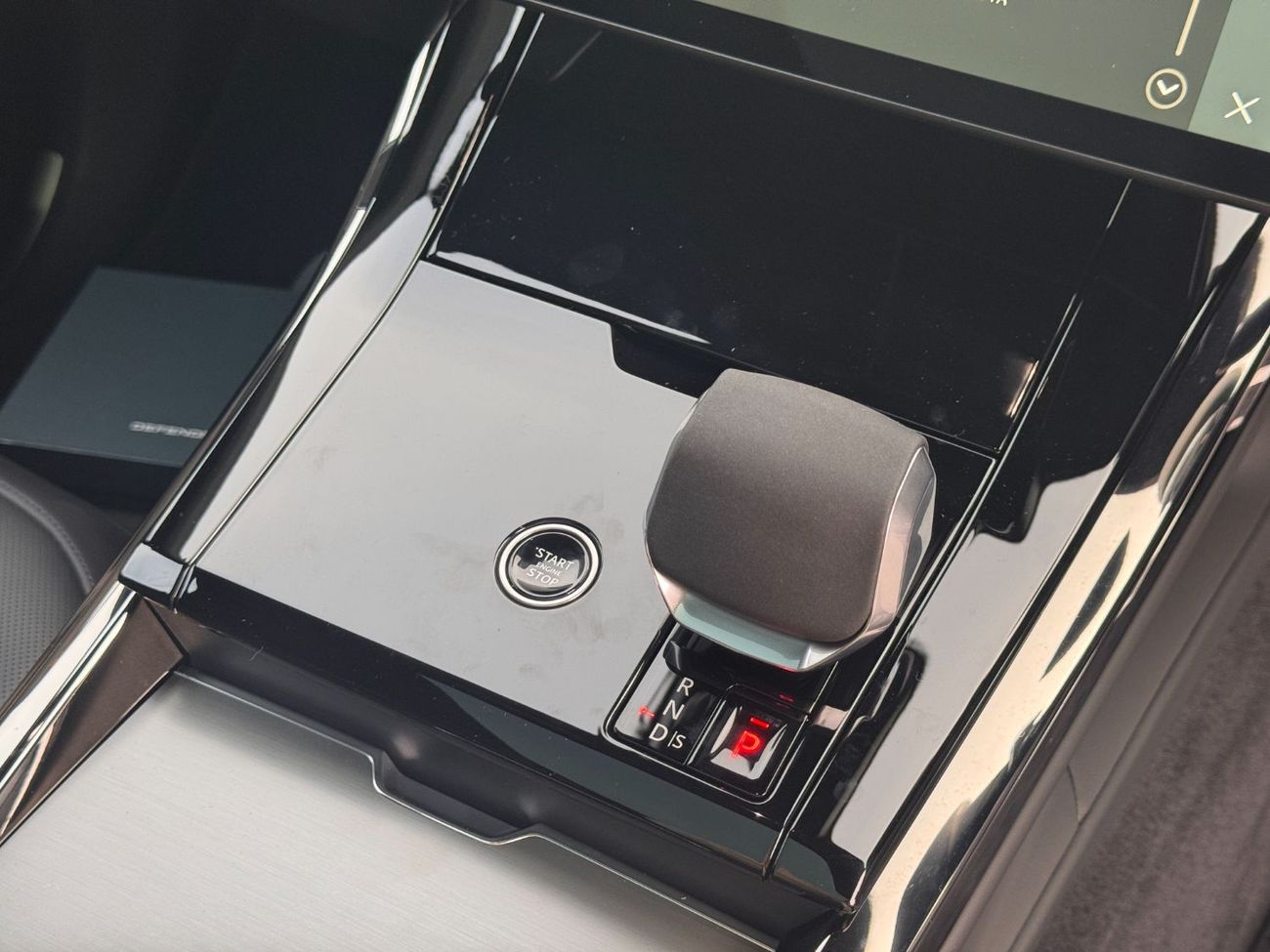 لاند روفر رينج روفر سبورت D300 Dynamic SE Mild Hybrid Right Hand Drive