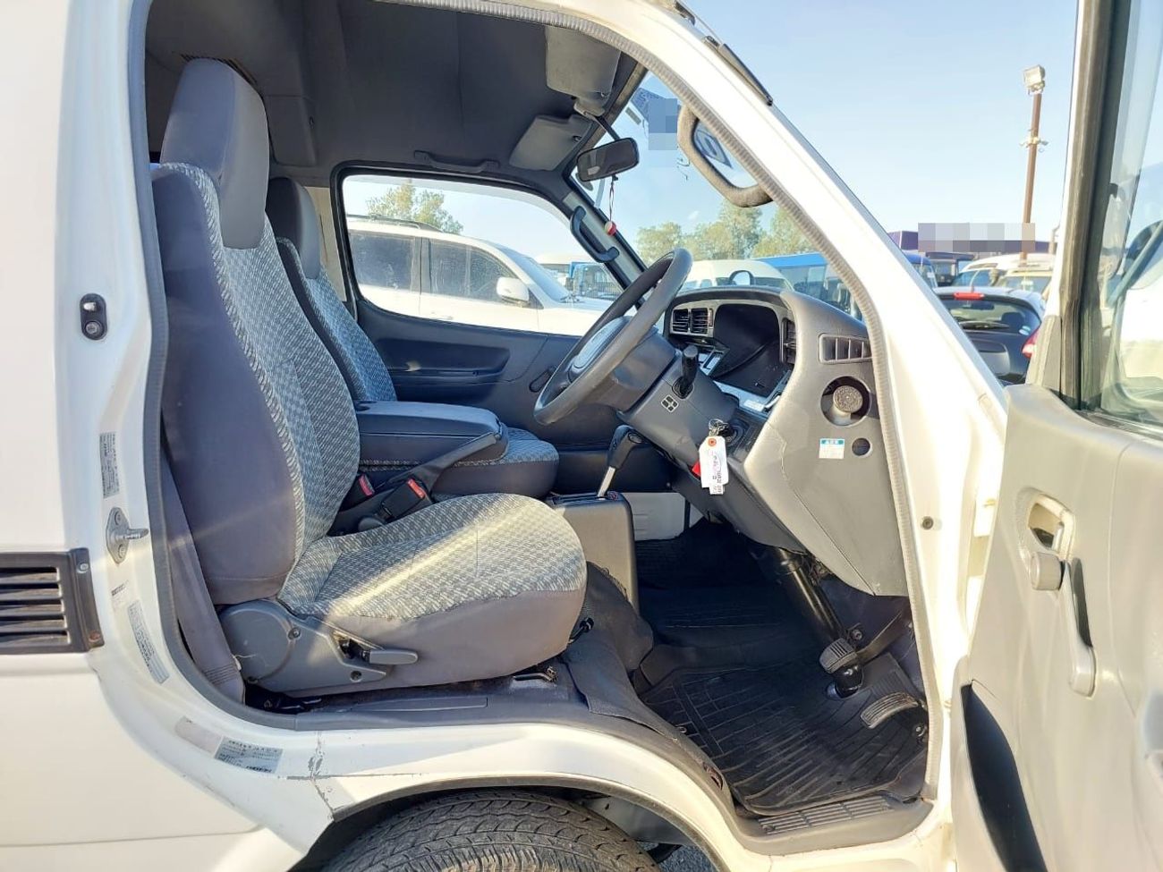 Toyota Hiace TOYOTA HIACE COMMUTER VAN RHD 2002 MODEL 3.0 L DIESEL AUTOMATIC(PM12553)