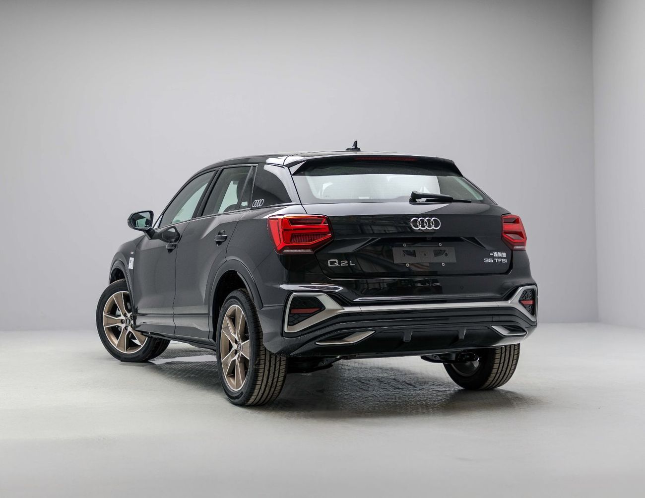 Audi Q2 Fashion 1.5L - Black Inside Black