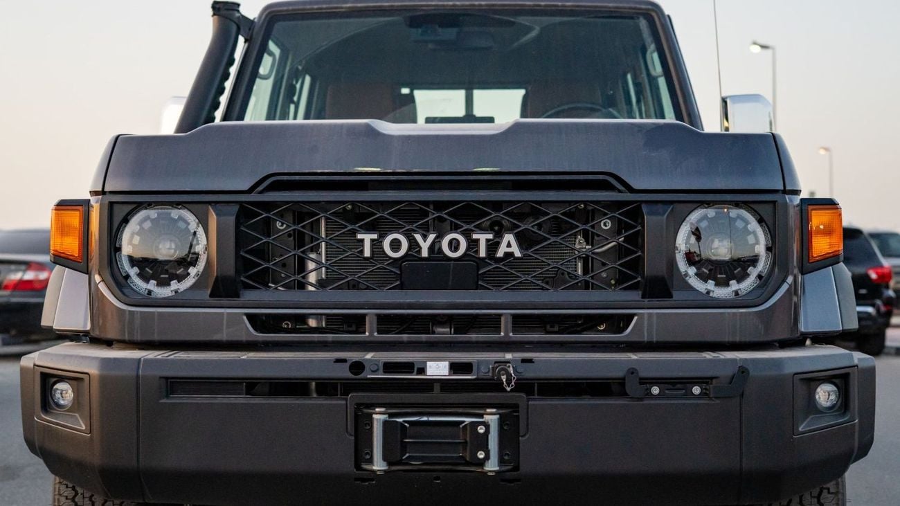 Toyota Land Cruiser Pick Up 79 DC V6 4.0L Petrol Z1 A/T 2025YM