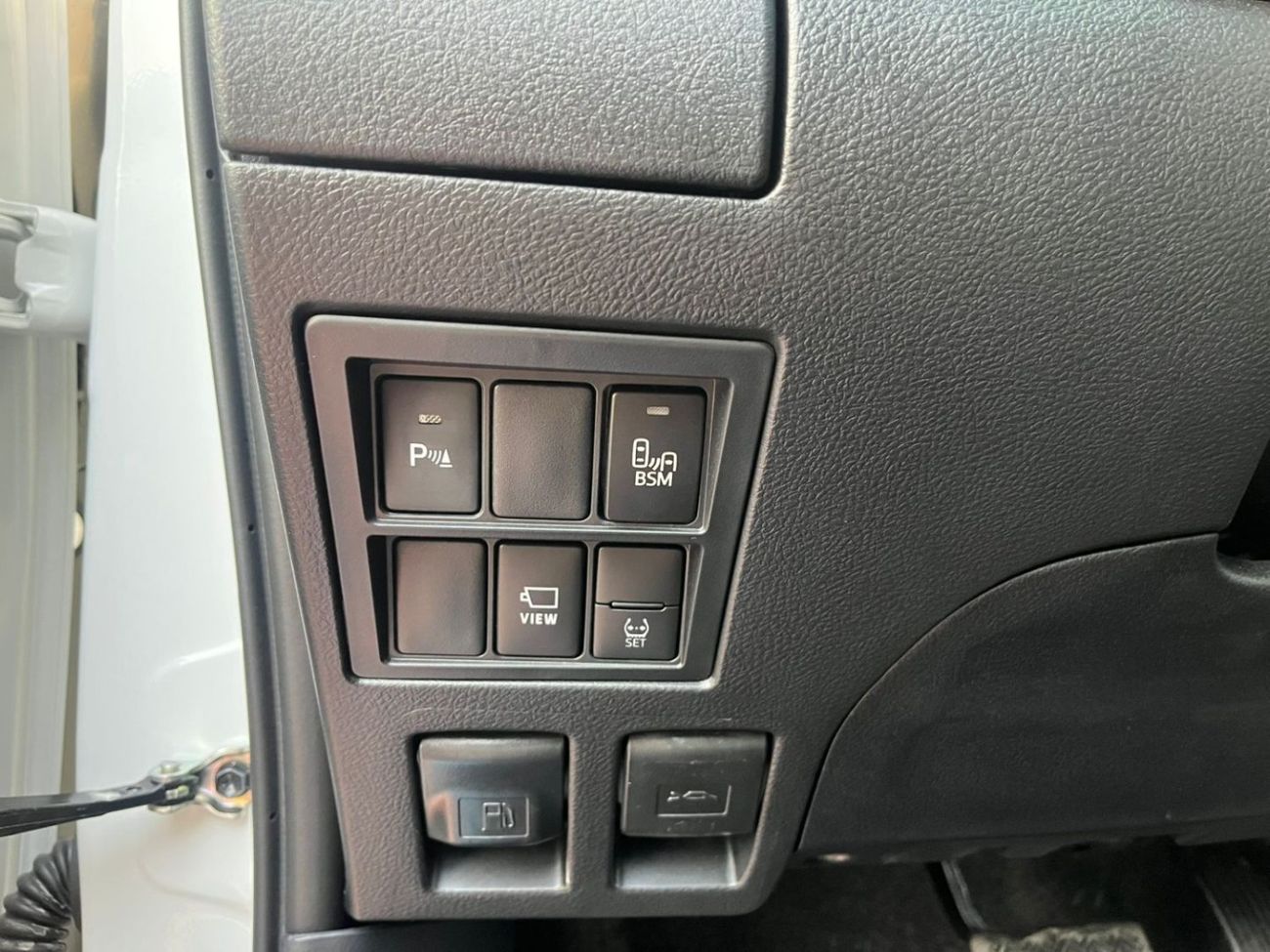 Toyota Hilux TOYOTA HILUX 4.0 ADVENTURE WHITE 2025