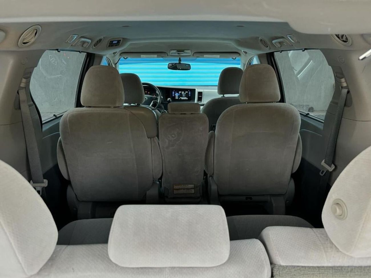 تويوتا سيينا تويوتا سيينا LE وارد 2015